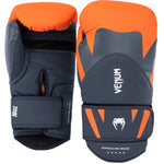 Gants de boxe Venum Challenger 4.0 Orange/Bleu Marine – mousse triple densité, paume renforcée et maintien Velcro.